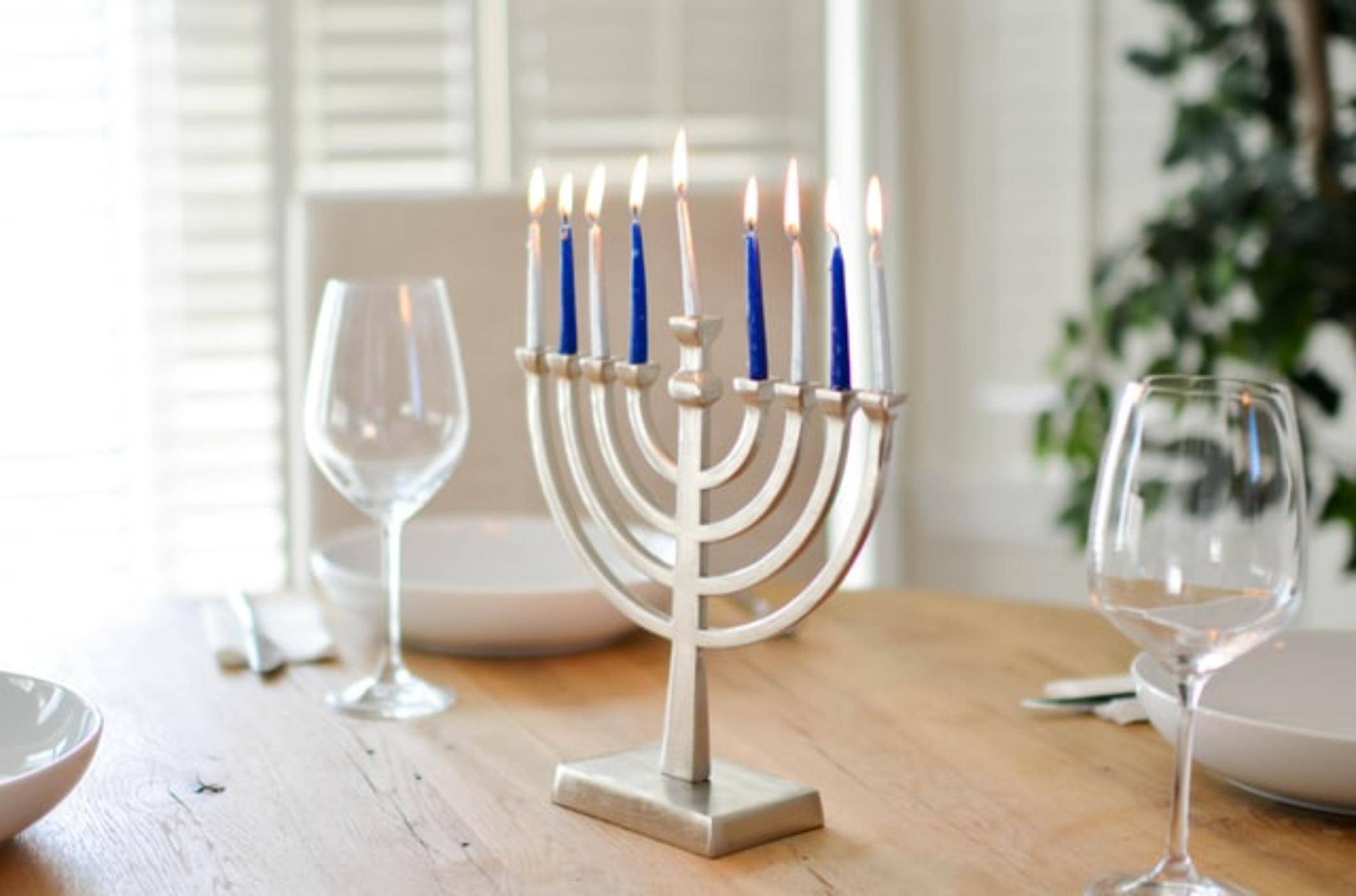Chanukah on a Cruise Ship: The Halachos of Candle Lighting #5 with Rabbi Yosef Melamed