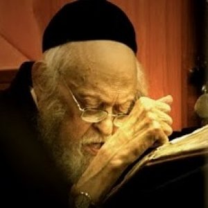 Rav Elyashiv's Tisha B'Av-Saying Kinnos Properly-Elegies for the Holocaust