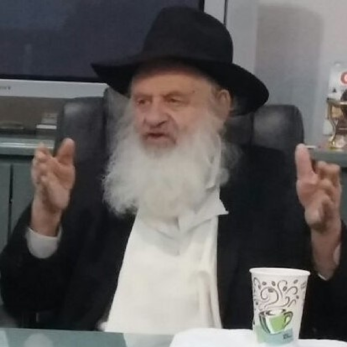 HaRav Uri Zohar ztz"l at the TP CRISIS CENTER