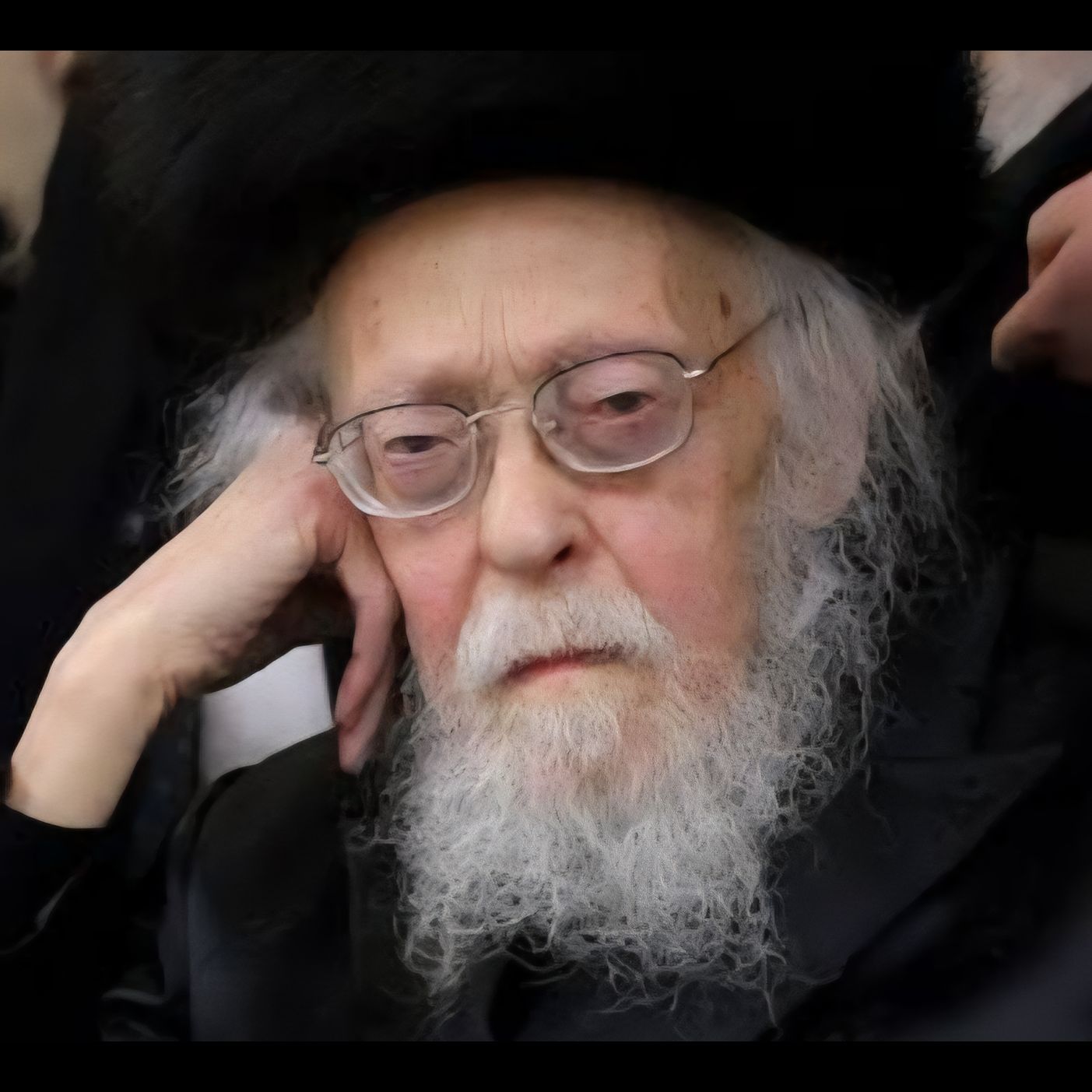 מרן הרב אלישיב זצ"ל פסק"ק מדהים: האם כדאי לי לזרוק אותה????